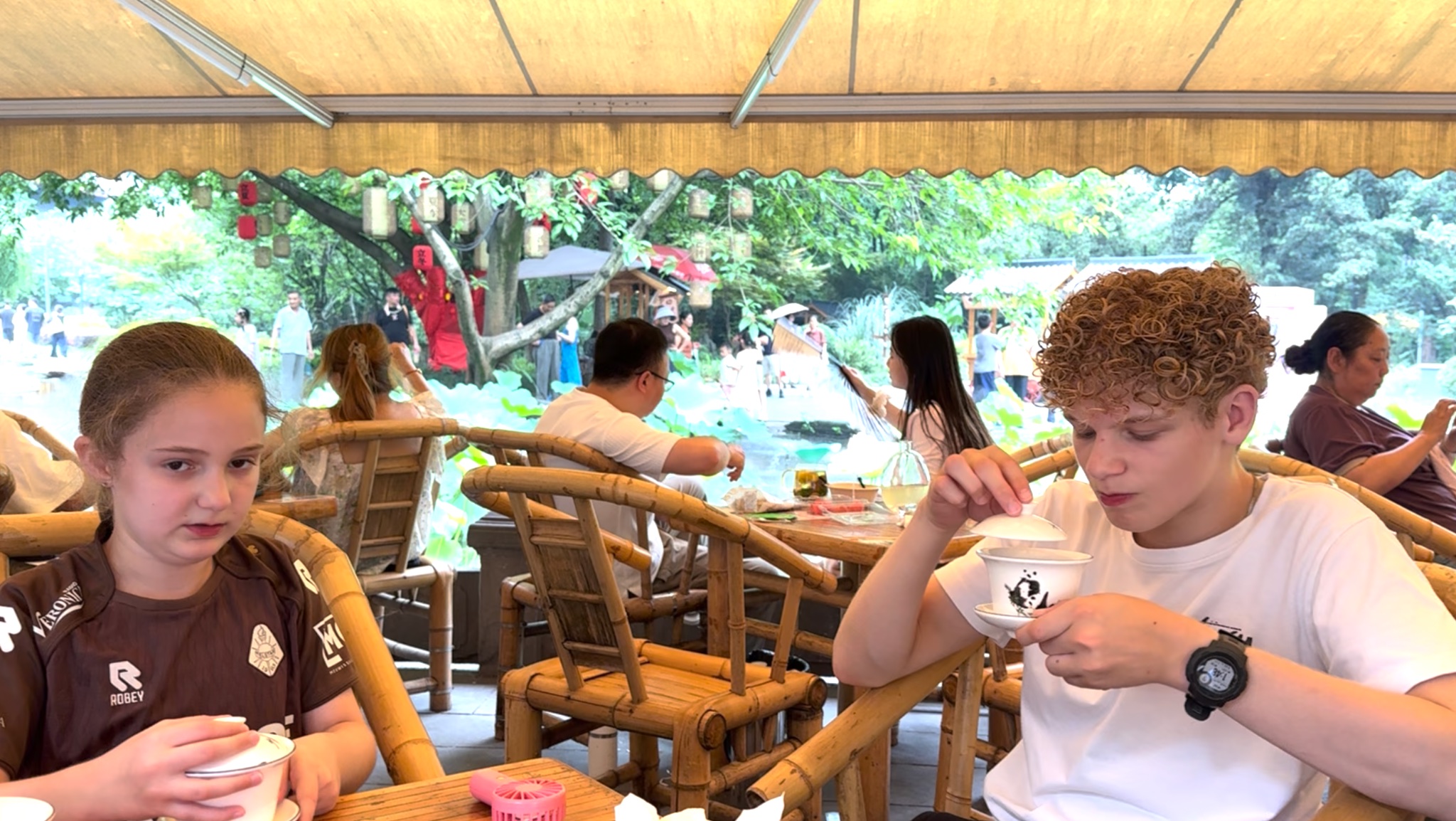 Chengdu local life with pandas, tea culture, and relaxed city rhythm